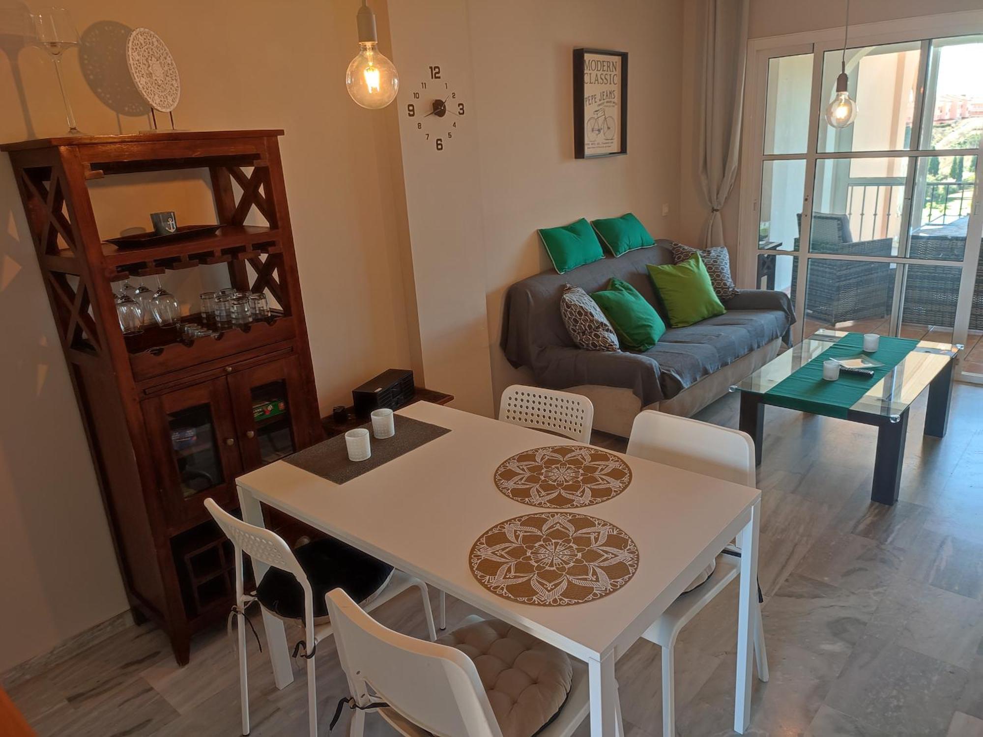 Apartament Holiday *